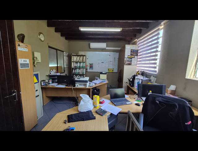 950M² WAREHOUSE FOR SALE IN HUGHES